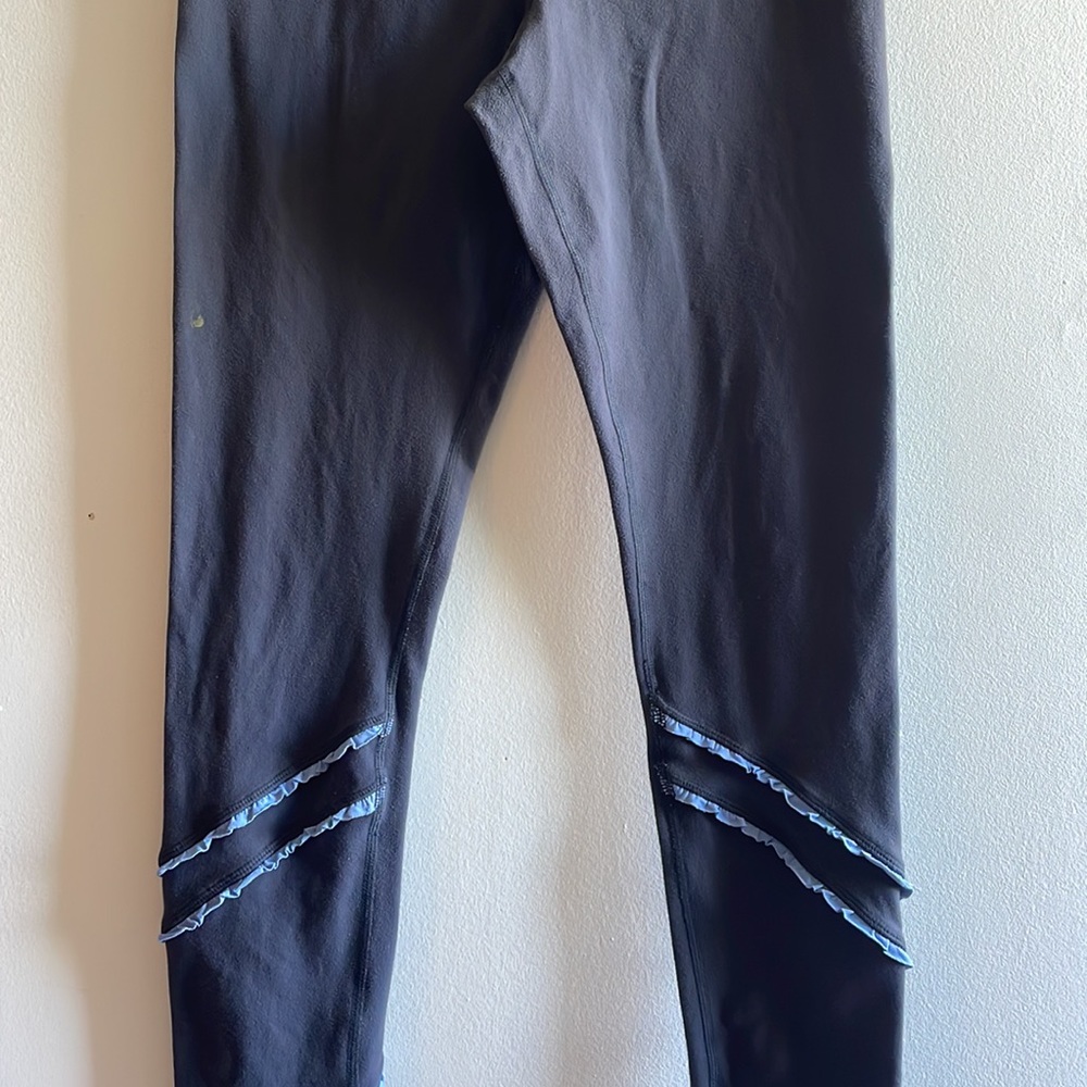Blue Lululemon Leggings Size 8 . - Picture 4 of 16